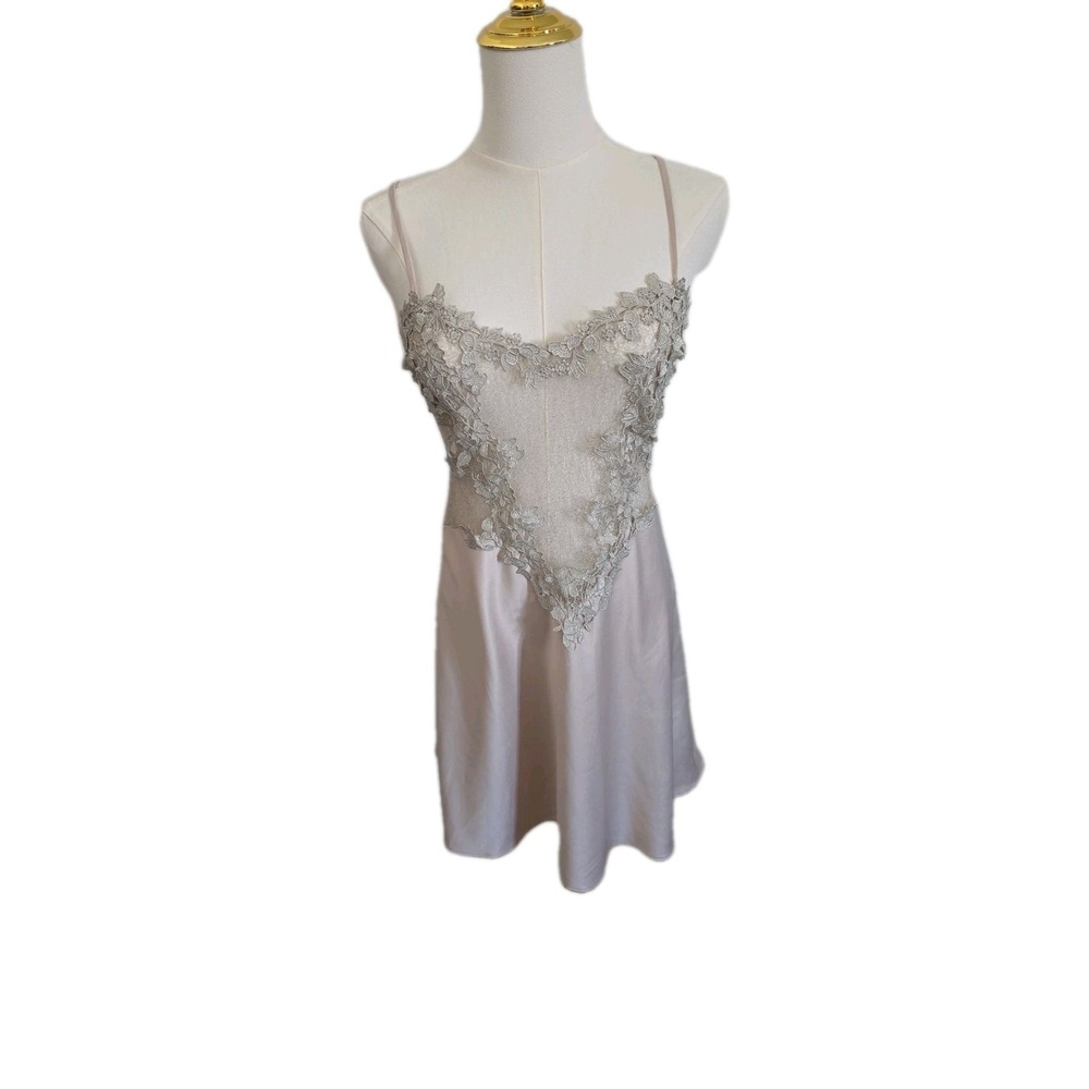 FLORA NIKROOZ Wedding NIght gown Satin Chemise Coquette Lace Applique Sz Small
